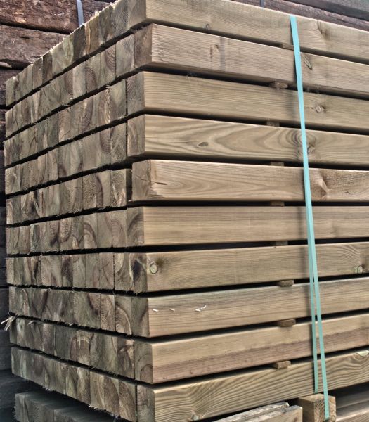 Vierkante palen in geimpregneerd naaldhout lengte 300 cm dikte 7 cm